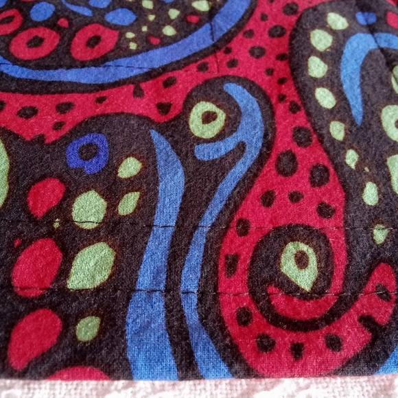 SOLD NwoT Set of 4 Soft Padded Placemats Reversible Trippy Fabric - Picture 9 of 11